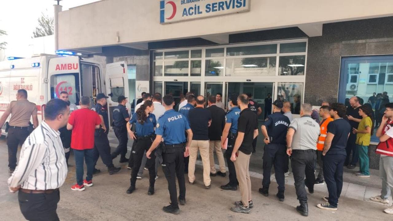 Çanakkale’ye Yakın Turgutlu’da Okul Servisine Yönelik Silahlı Saldırı: 11 Öğrenci Yaralı, 3’ü Manisa’ya Sevk Edildi