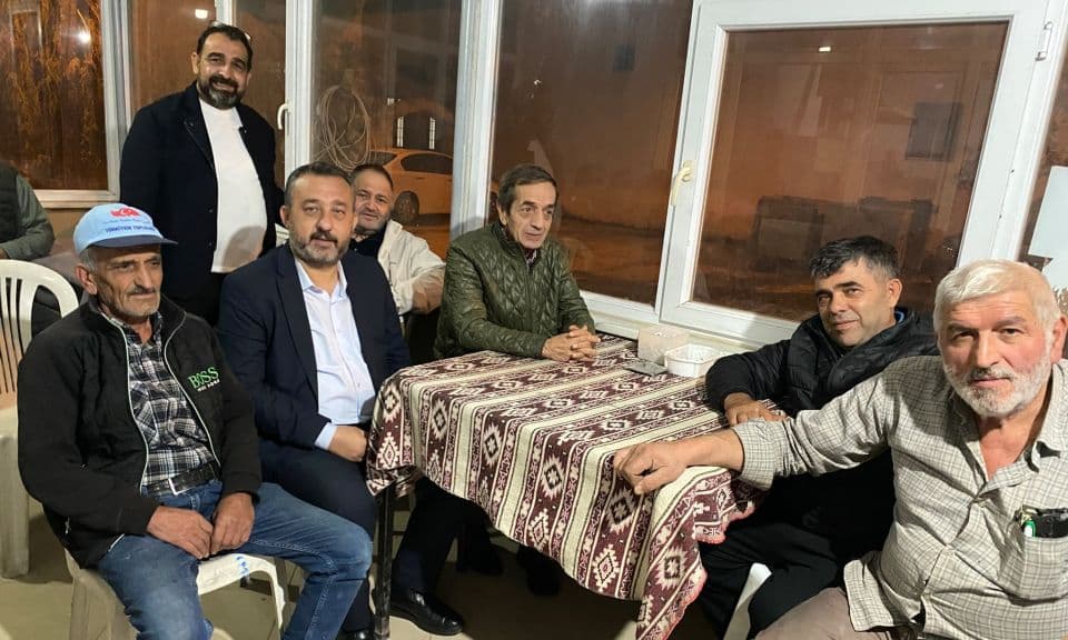AK Parti’den köy görüşmeler: Barış ve Önder Yukarı Okçular ile Kızılkeçili’de yurttaşlarla görüştü