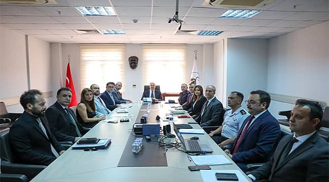ÇOMÜ'DE GÜVENLİK VE KOORDİNASYON TOPLANTISI GERÇEKLEŞTİRİLDİ Çanakkale Onsekiz Mart Üniversitesi’nde (ÇOMÜ) 2026-2027 Eğitim Öğretim Yılı öncesinde emniyet ve koordinasyon görüşmesi düzenlendi. MİLLETVEKİLİ GİDER SON NOKTAYI KOYDU