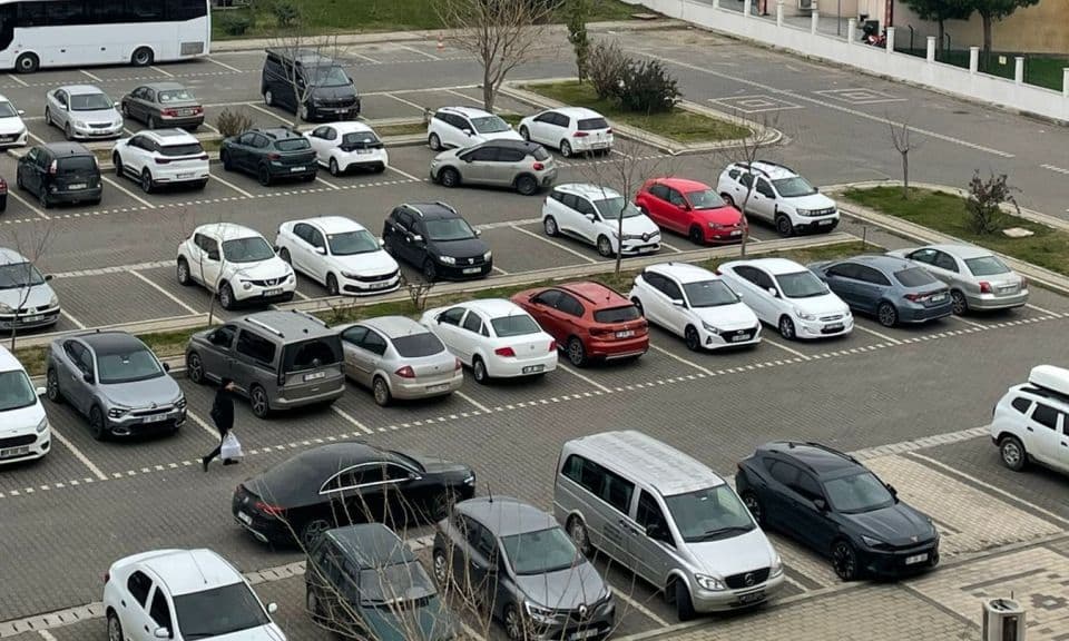 Çanakkale'de Trafik Yoğunluğu Artıyor: Araç Sayısı 343 Bini Aştı