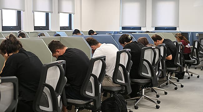 KPSS ADAYLARI İÇİN ÜCRETSİZ DENEME SINAVI GERÇEKLEŞTİRİLDİ Çanakkale Belediyesi eliyle, Kamu Personel Seçme Sınavı'na (KPSS) hazırlanan adaylara için yapılan ücretsiz KPSS Genel Yetenek – Genel Kültür Deneme Sınavı, kesif bir katılımla iki oturum