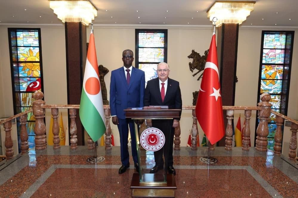 Bakan Güler, Nijer Savunma Bakanı Mody'i Askeri Törenle Karşıladı