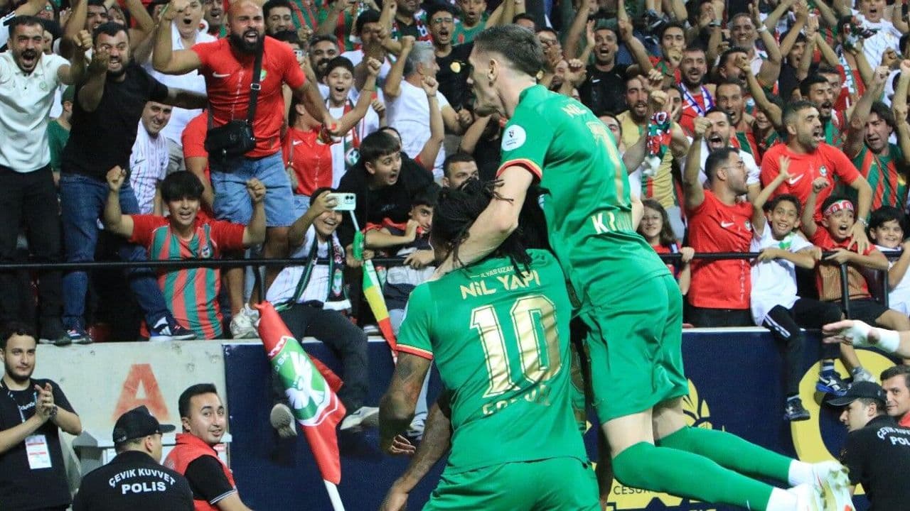 Süper Lig'de Büyük Şok: Amed Sportif, Beşiktaş'ı Devirerek Zirvenin Yeni Sahibi Oldu!
