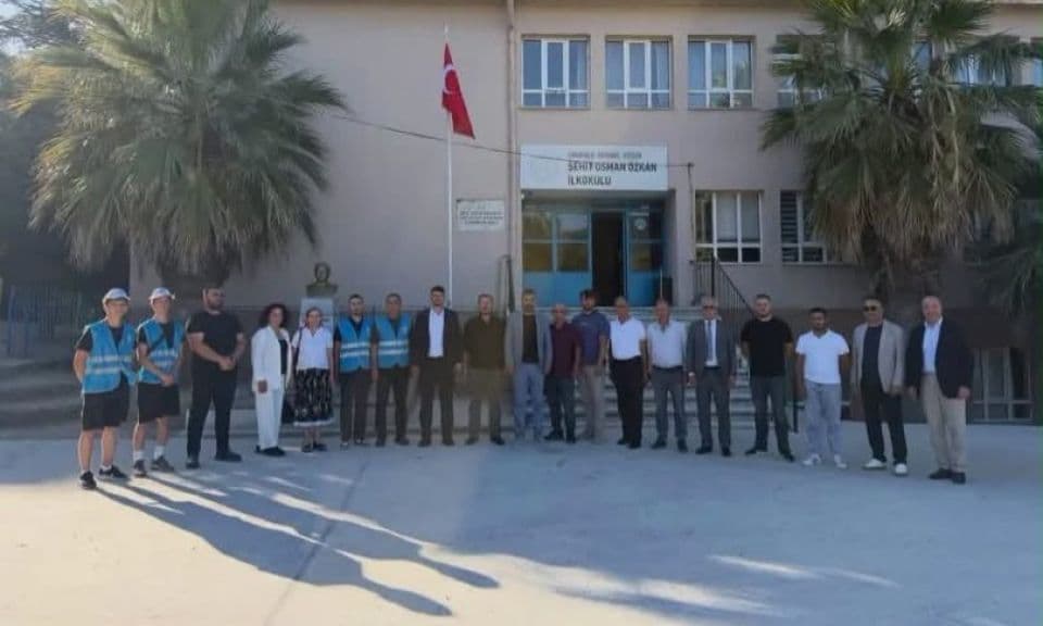 Bayramiç’te Şehit Osman Özkan İlkokulu’nda Yenilenen Okul Çevresi