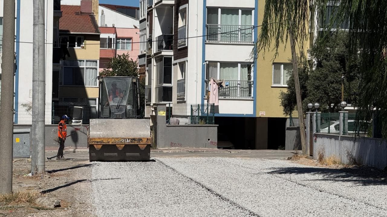 Lapseki’de Yol Çalışmaları Devam Ediyor – Derya ve Soydan Sokaklar Yenilendi