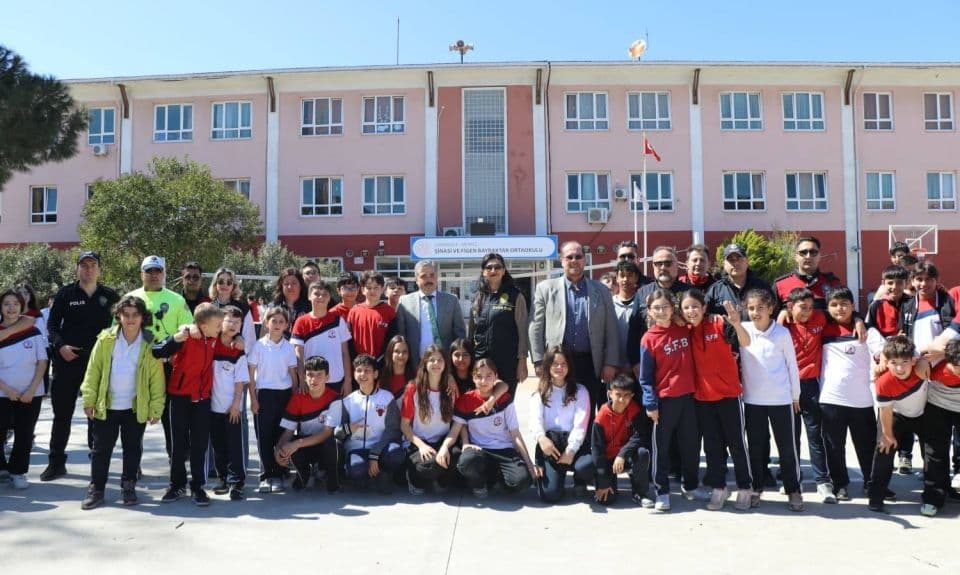 Çanakkale'de Eğitim ve Güvenliği Bir Arada: Şinasi Figen Bayraktar Ortaokulu'nda "Geleceğimiz Güvende" Etkinliği