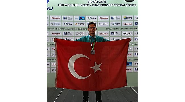 ÇOMÜ ÖĞRENCİSİ SEFA EMRE OKÇU WUSHU BRANŞINDA DÜNYA İKİNCİSİ OLDU
