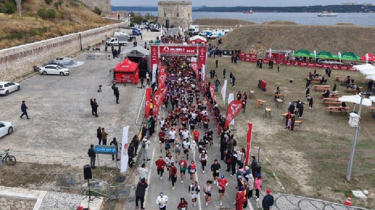 Çanakkale'nin Kalbinde Tarihi Koşu: 11. Uluslararası Gelibolu Maratonu Rekor Katılımla Tamamlandı
