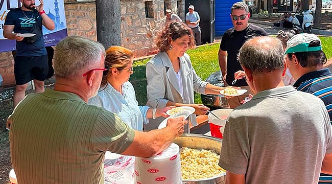 AK Parti Çanakkale Teşkilatı Mevlid Kandili Etkinliğiyle Vatandaşları Bir Araya Getirdi