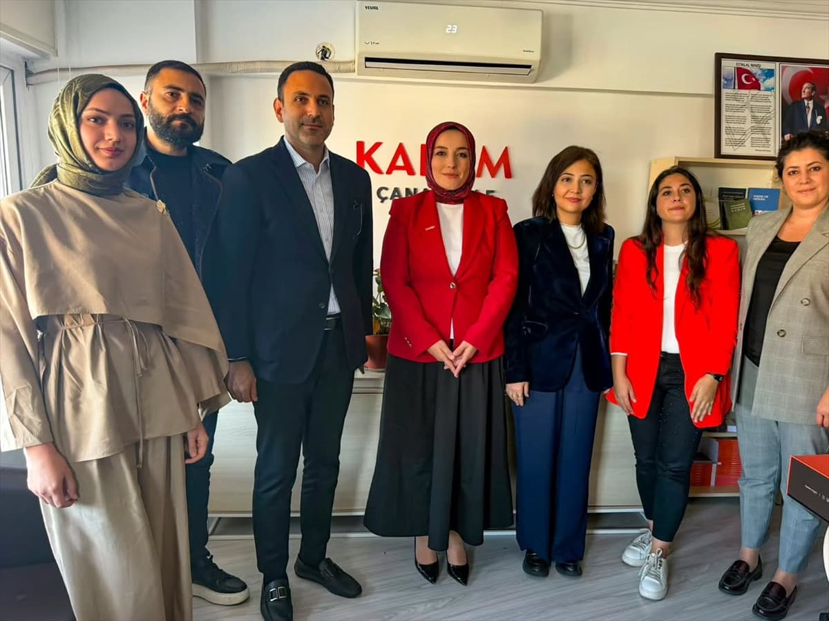 AK Parti MKYK Üyesi Naim Makas, KADEM Çanakkale İl Temsilcisi Kübra Esin'i Ziyaret Ederek Tebrik Etti