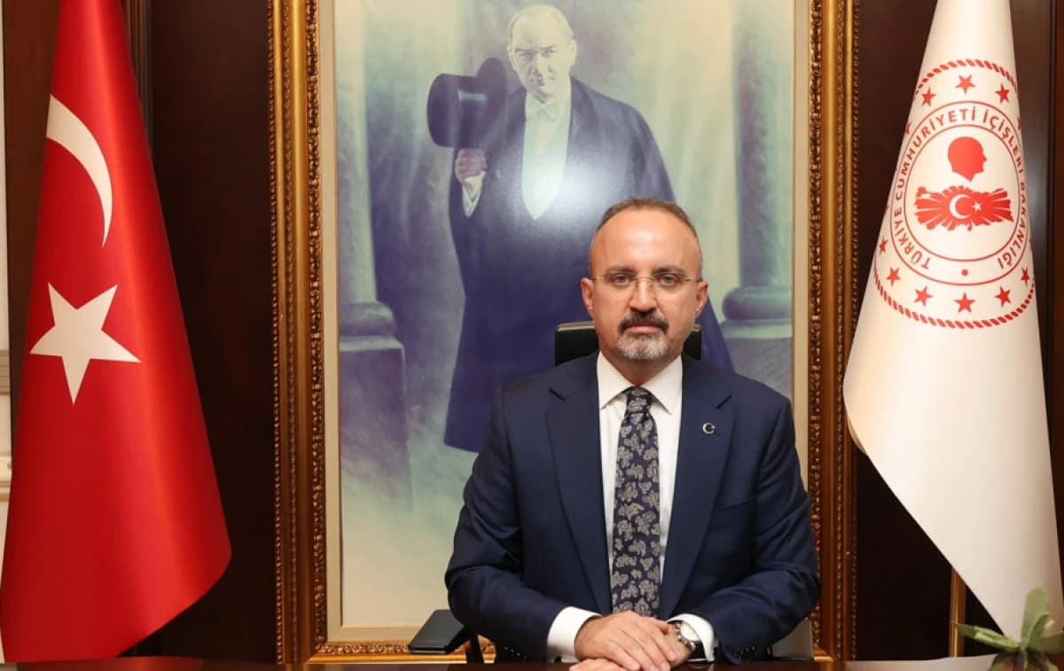 Bülent Turan: Bu Cumhuriyeti Kan ve Gözyaşıyla Kurduk haberi