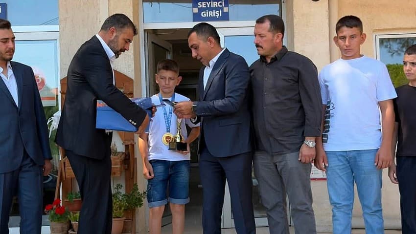 Ülkü Ocakları, Çanakkale Şampiyonu Pehlivan Yusuf Eymen Arlı’yı Kutladı