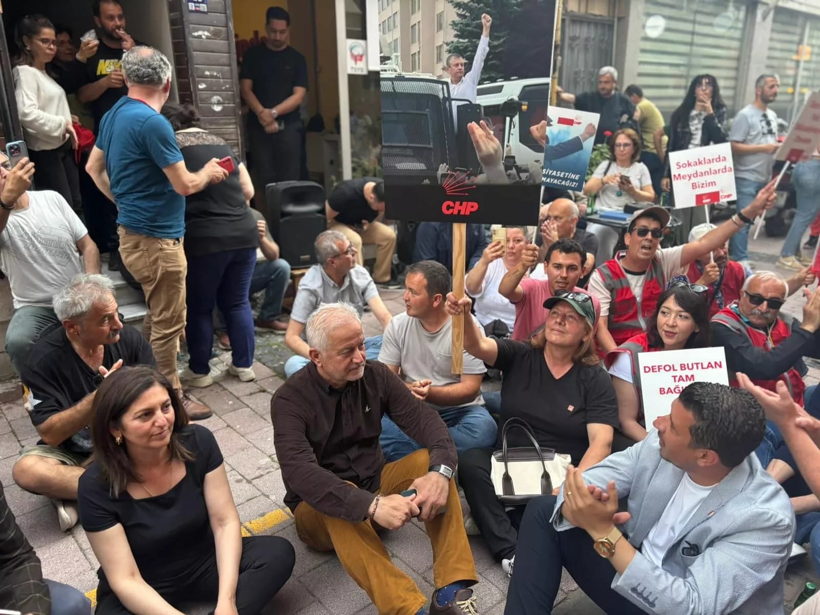 CHP Çanakkale'de Oturma Eylemi Başlattı