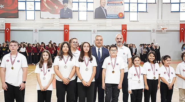 ÇAN'IN KURTULUŞUNUN 104. YILI KUTLANDI Çan’ın düşman işgalinden kurtuluşunun 104. yıl dönümü, kazada gerçekleştirilen merasim ve etkinliklerle coşkuyla kutlandı. GELİBOLUSPOR YÖNETİMİNDEN ÇANAKKALESPOR’A ZİYARET AK PARTİ HEYETİ ECEABAT’TA TEMASLARDA