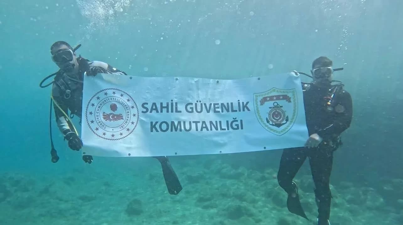 Bozcaada Limanı'nda Deniz Dibi Temizliği Gerçekleştirildi