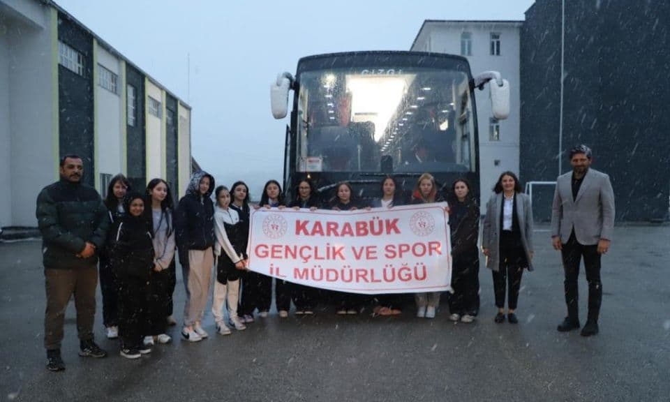 Çanakkale'ye Giden Gençler Törenle Uğurlandı