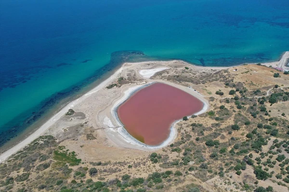 Çanakkale'nin Doğal Harikası: 2 Bin Yıllık Antik Liman Pembeleşti