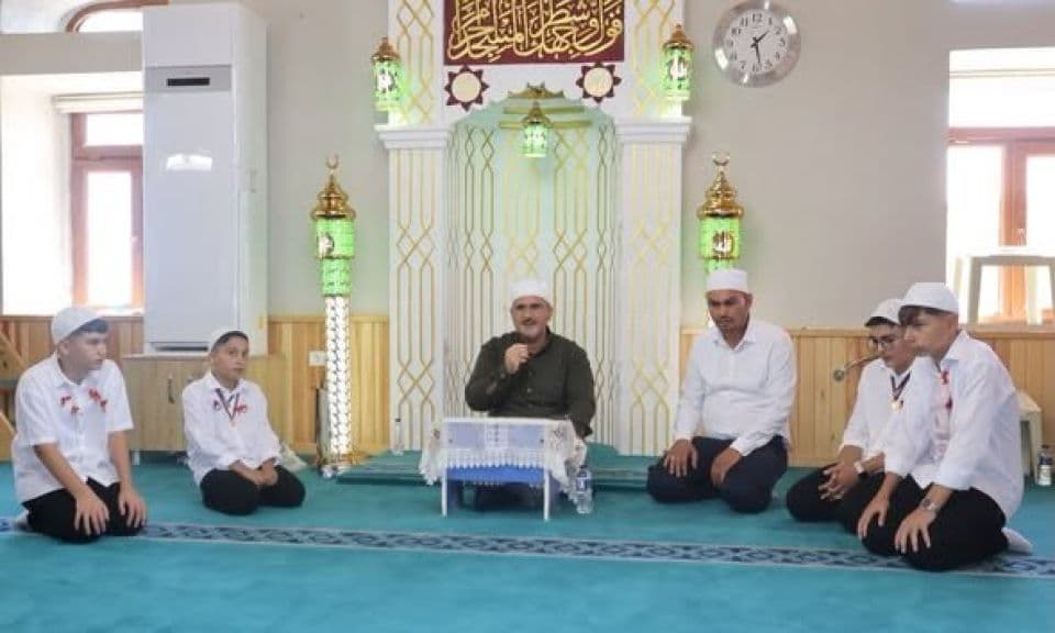 Kozlu Köyü’nde Hatim Tamamlayan Öğrenciler Sevinç Yaşadı