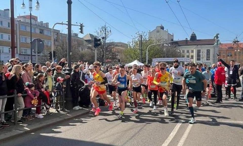 Çanakkale Ekibi, Pardubice'de Düzenlenen Yarı Maraton Etkinliklerine Damga Vurdu