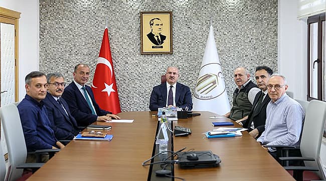 GELİBOLU YARIMADASI'NDAKİ ÇALIŞMALAR MASAYA YATIRILDI Çanakkale Valisi Doç. Dr. Ömer Toraman başkanlığında, Gelibolu Yarımadası’nda sürdürülen ve tasarlanan çalışmalara dair değerlendirme buluşması düzenlendi. ÇANAKKALE’DE ÜCRETSİZ TENİS EĞİTİMLERİ