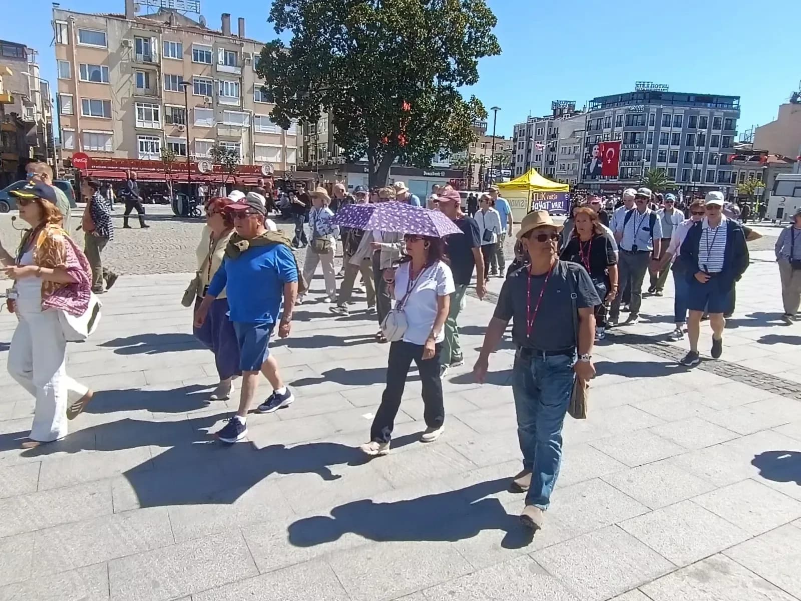 Çanakkale'de Yoğunluk: Kordon ve Çarşı Doldu