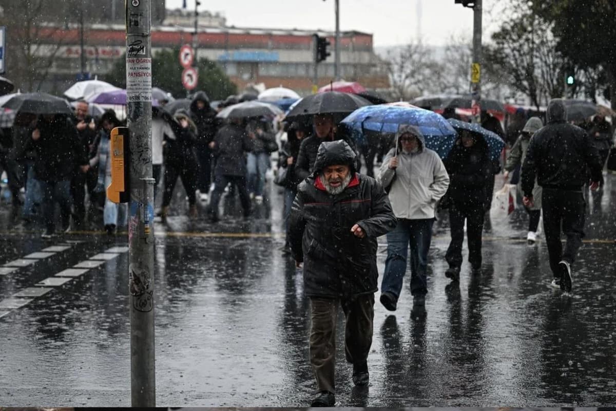 Meteoroloji'den İstanbul dahil 20 ile sarı kodlu uyarı! Sağanak ve fırtına geliyor