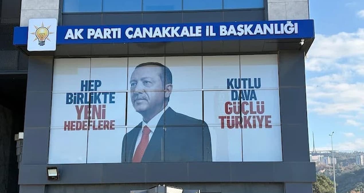 Çanakkale AKP'de Gergin Gece: Toplantı Sonrası Yaşanan Arbede Sonrası Disiplin Süreci Başlatıldı