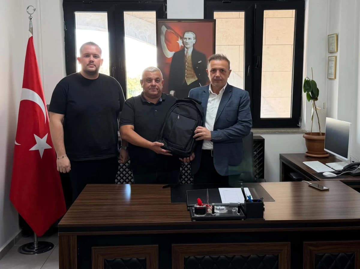 ÇTB’den Eceabat’ta Öğrencilere Kırtasiye Desteği haberi
