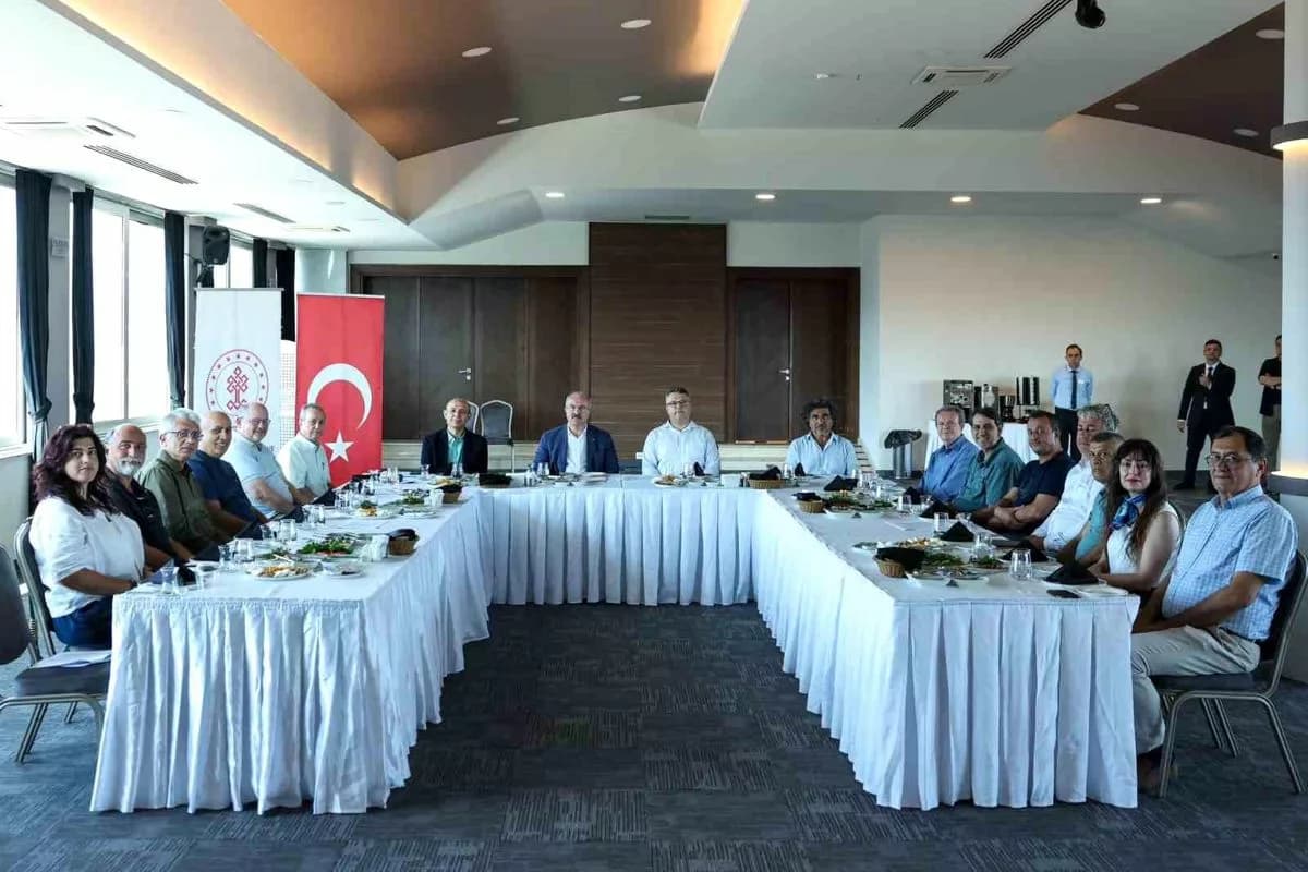 Çanakkale'de Arkeolojik Kazı Değerlendirme Toplantısı Gerçekleştirildi