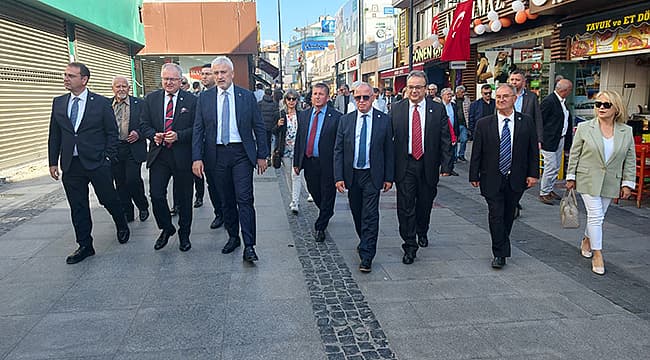 İYİ Parti'den Çanakkale'de Esnaf Çıkarması: Yoğun İlgi Dikkat Çekti