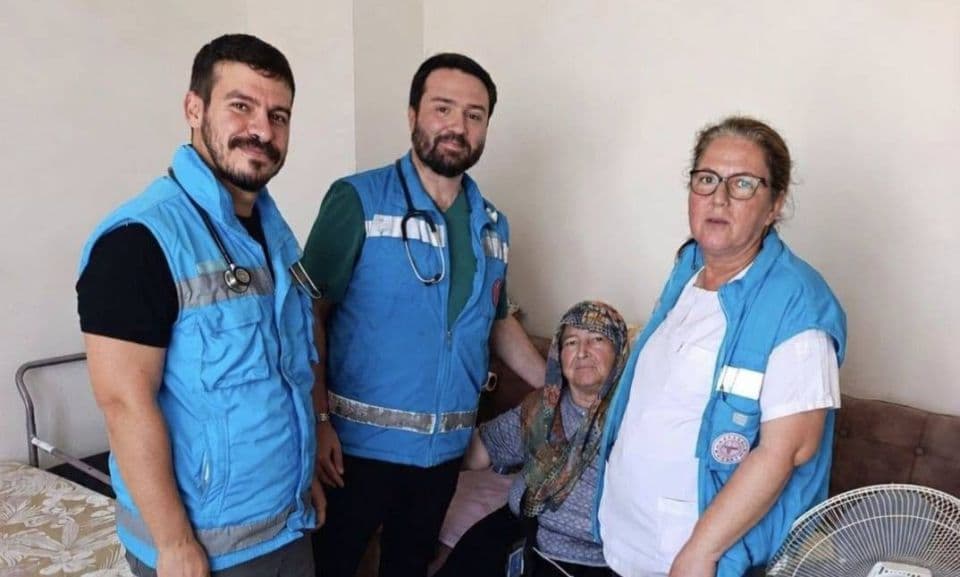 Biga’da Evde Sağlık Hizmeti: Hastalar Kapıdan Kapıya Takip Ediliyor