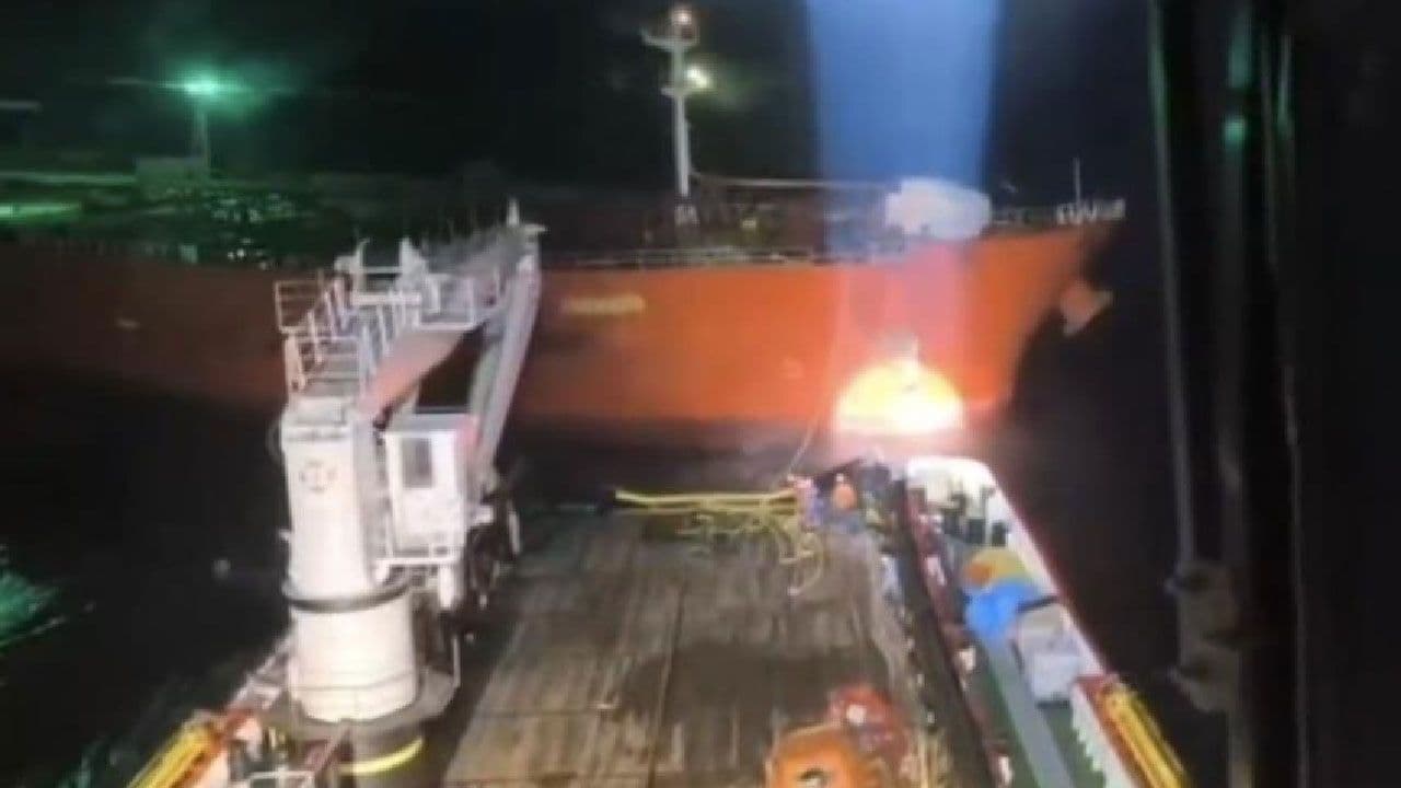 243 metre uzunluğundaki tanker arıza gerçekleştirdi (Video)