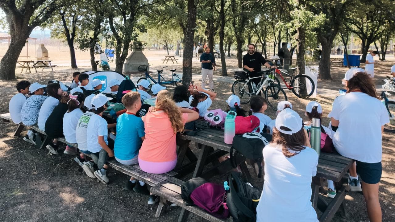 Çanakkale'de Doğa Kampı Coşkusu: Çocuklar Bisikletle Güvenliğe Pedalladı