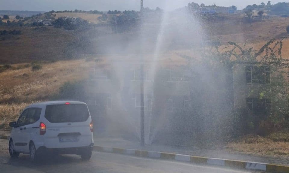 Çanakkale'de Su Borusu Patladı: Kampüs Girişi Sular Altında