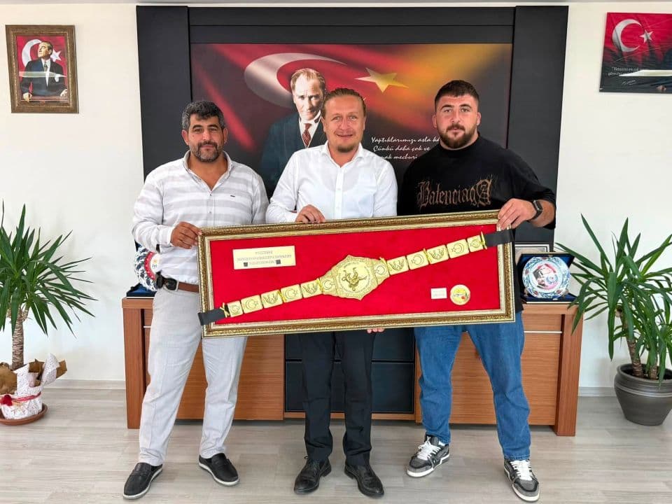 Atilla Öztürk, Başpehlivan Hasan Özdemir’i Tebrik Etti