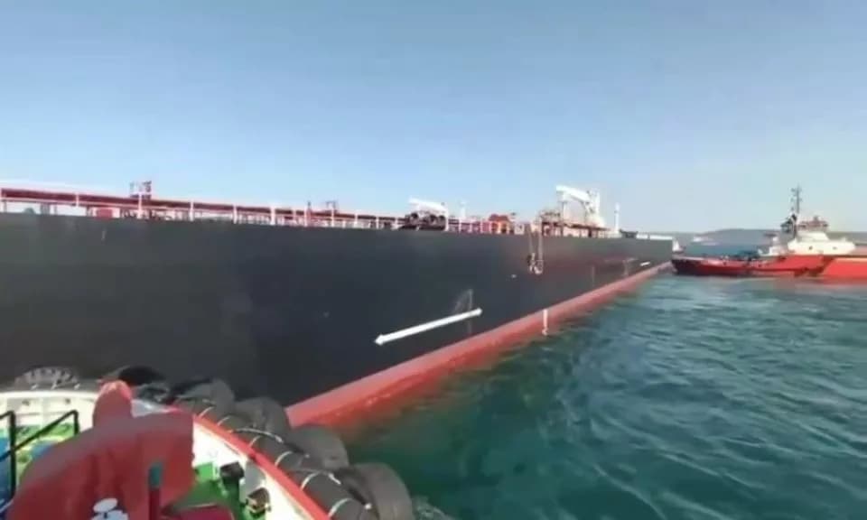 Çanakkale'de Sürüklenen Tanker Demirletildi