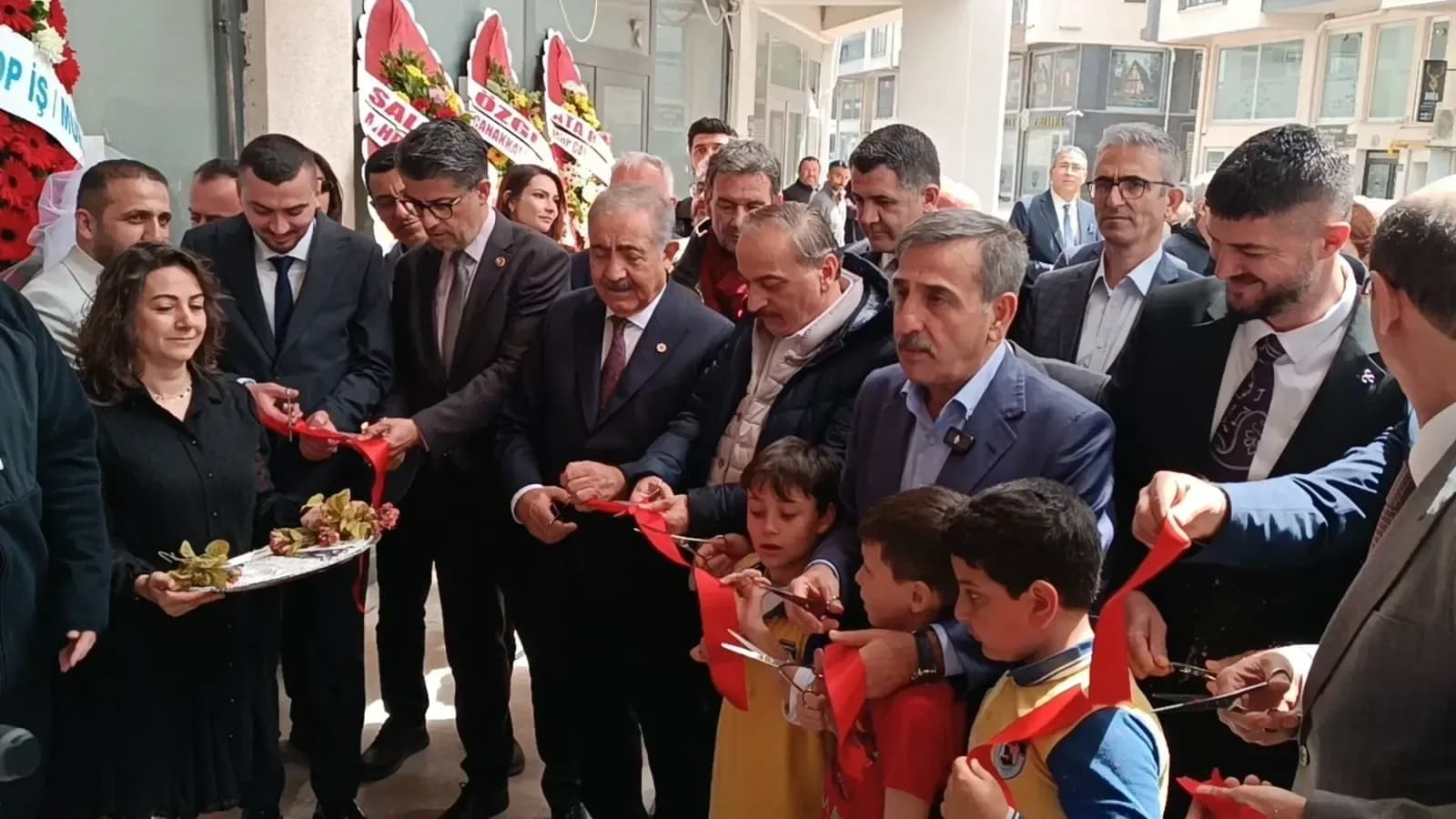 Önder Kahveci: Emek en kutsal değerdir