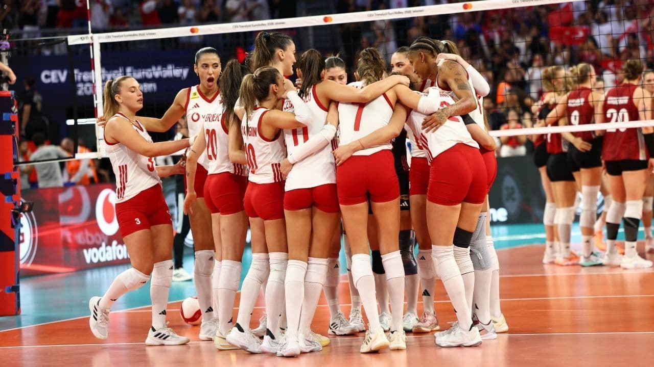 A Milli Kadın Voleybol Takımı Sırbistan Karşısında Final Şansı