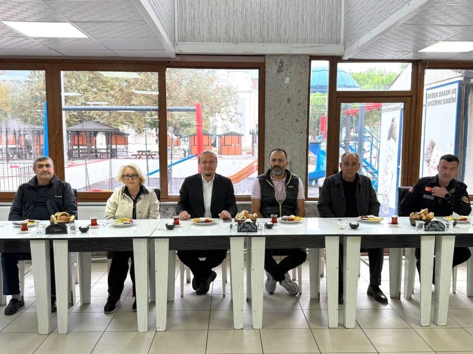 Lapseki’de İtfaiye Haftası Kahvaltısı: Personel ve Emekli İtfaiyeciler Buluştu