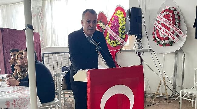Fevzi Göz Çanakkale Kasaplar, Fırıncılar, Lokantacılar ve Gazinocular Odası Başkanlığı Koltuğuna Oturuyor