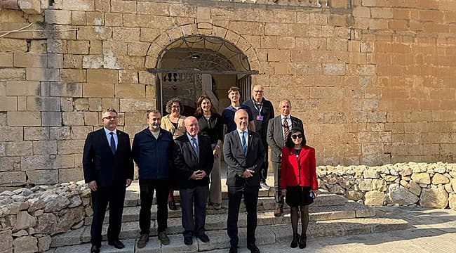 Çanakkale'nin Kültürel Işıltısı Malta Bienali'nde: ÇOMÜ Troya Pavyonu Uluslararası Sahnedeki Yerini Aldı