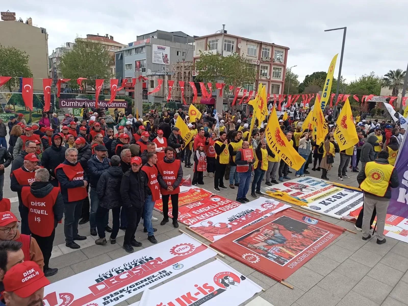 Çanakkale'de 1 Mayıs İşçi Bayramı Coşkuyla Kutlanıyor
