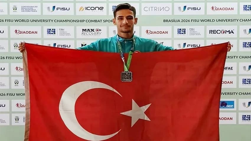 ÇOMÜ Öğrencisi Sefa Emre Okçu Wushu Branşında Dünya İkincisi Oldu
