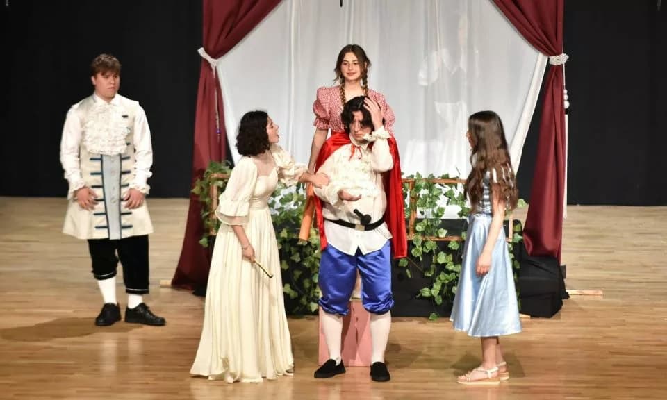 Çanakkale Belediye Tiyatrosu Gençlik Birimi Sahneledi