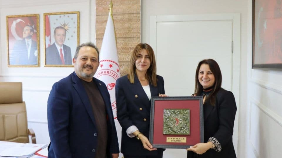 Çanakkale Kızılayı, İl Milli Eğitim Müdürü Mine Hayta’yı Makamında Karşıladı