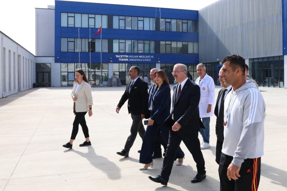 Çanakkale Valisi Vali Toraman ve Millî Eğitim Müdürü Mine Hayta Tacettin Aslan Lisesini Ziyaret Etti