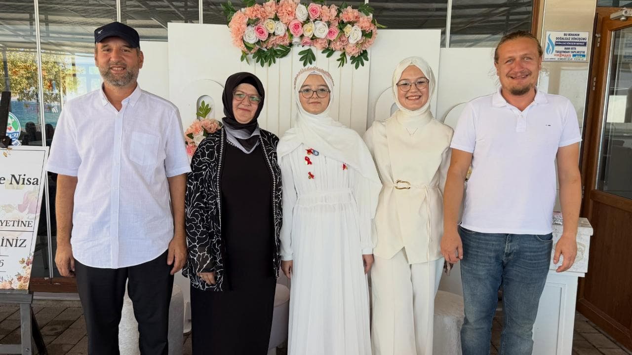Lapseki Belediye Başkanı Atilla Öztürk, Hatice Nisa’nın Manevi Dönüm Noktasına Ortak Oldu