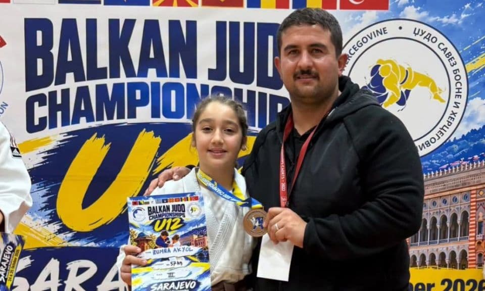 Yeniceli’nin Genç Yıldızı Zümra Akyol Balkan Şampiyonasında Bronz Madalya Kazandı