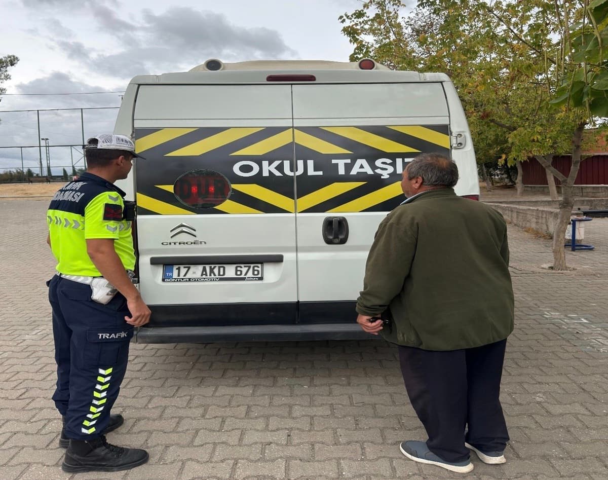 Çanakkale’de 450 okul servis aracı ve sürücüsü jandarma denetiminden geçti