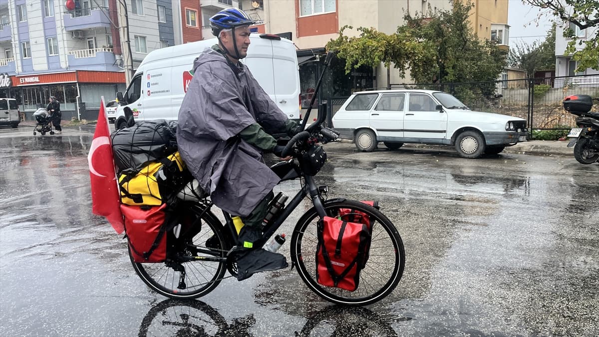 Murat Tecimen, umre için yaklaşık olarak 4 bin kilometrelik bisiklet yolculuğuna start aldı